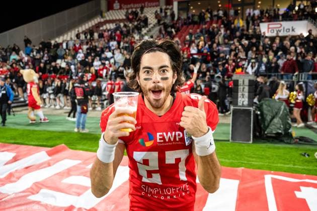Cody Cranston 27, DB, Potsdam Royals with beer from tribune after lap of honor GER, Potsdam Royals vs Schwaebisch Hall Unicorns, GFL, season 2023, GFL Bowl, finals, 14 10 2023, GER, Potsdam Royals vs Schwaebisch Hall Unicorns, GFL, season 2023, GFL Bowl, finals, 14 10 2023 Essen Copyright: xEibner-Pressefoto FlorianxWolfx EP_FWF