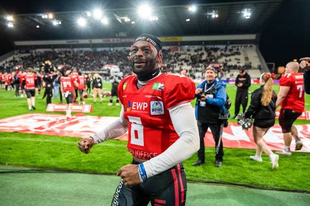 MVP Jaylon Henderson 8, QB, Potsdam Royals celebrates with fans GER, Potsdam Royals vs Schwaebisch Hall Unicorns, GFL, season 2023, GFL Bowl, finals, 14 10 2023, GER, Potsdam Royals vs Schwaebisch Hall Unicorns, GFL, season 2023, GFL Bowl, finals, 14 10 2023 Essen Copyright: xEibner-Pressefoto FlorianxWolfx EP_FWF