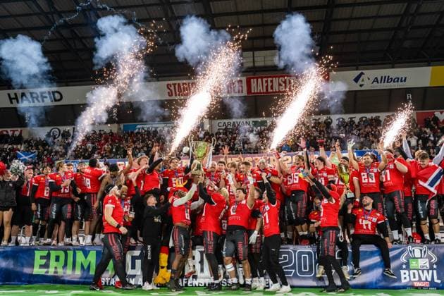 Pokaluebergabe an die Potsdam Royals GER, Potsdam Royals vs Schwaebisch Hall Unicorns, GFL, Saison 2023, GFL Bowl, Finale, 14 10 2023, GER, Potsdam Royals vs Schwaebisch Hall Unicorns, GFL, Saison 2023, GFL Bowl, Finale, 14 10 2023 Essen Copyright: xEibner-Pressefoto FlorianxWolfx EP_FWF