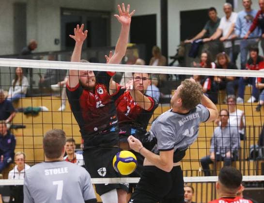 BAU 14 10 2023 Ludwigsburg Volleyball Barock Volleys MTV Ludwigsburg vs TV Bühl, f l Steffen Haußmann MTV , Moritz Langjahr MTV , Elias Walther Bühl