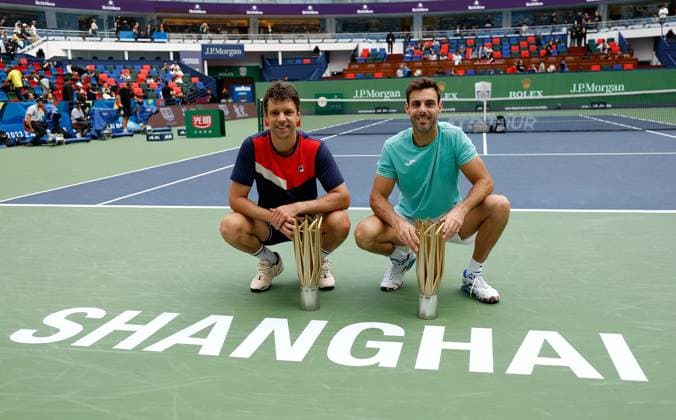 (231015) -- SHANGHAI, Oct. 15, 2023 -- First placed Marcel Granollers (R) of Spain Horacio Zeballos of Argentina pose with their trophies during the awarding ceremony of the men s doubles event at the ATP, Tennis Herren World Tour Shanghai Masters tennis tournament at Qizhong Forest Sports City Arena in Shanghai, east China, Oct. 15, 2023. ) (SP)CHINA-SHANGHAI-TENNIS-ATP TOUR-SHANGHAI MASTERS(CN) WangxLili 