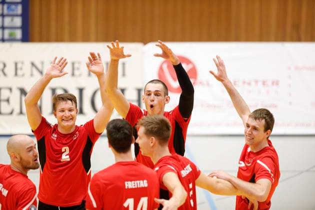 Germany Kriftel 14 10 2023 Volleyball Hesse 2 Bundesliga Süd Men Season 2023 2024 TuS Kriftel red GSVE Delitzsch black v l Sebastian Ruhm Kriftel No 1 , Tobias Thiel Kriftel No 2 , David Freitag Kriftel No 14 , Pascal Eichler Kriftel No 13 , Corin Lodderstedt Kriftel No 5 , Jonas Manß Kriftel No 3 Sport TuS Kriftel GSVE Delitzsch