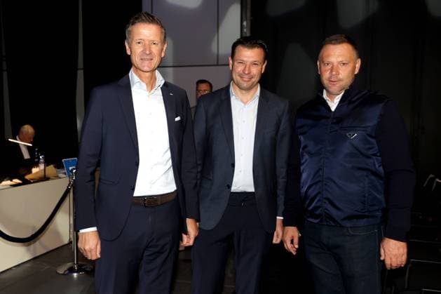 DEU, DFL, 2 FBL, Hertha BSC, general meeting, 15 10 2023, Messe Berlin, Berlin, DEU, DFL, 2 FBL, Hertha BSC, general meeting, in picture head coach Pal Dardai Hertha BSC Berlin , Benjamin Weber sports director, Hertha BSC Berlin , Thomas Herrich Hertha Geschaeftsleitung DFL regulations prohibit any use of Photographs as image sequences and or quasi video Foto Juergen Engler nordphoto GmbH nordphotoxGmbHx xEngler nph00076