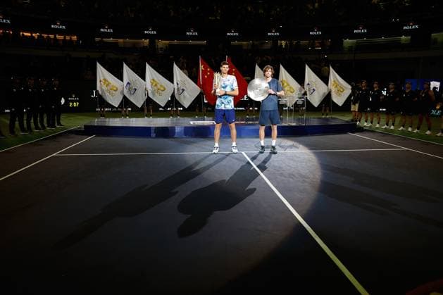 (231015) -- SHANGHAI, Oct. 15, 2023 -- Hubert Hurkacz (L) of Poland and Andrey Rublev of Russia pose for photos during the awarding ceremony of the men s singles final between Andrey Rublev of Russia and Hubert Hurkacz of Poland at the ATP, Tennis Herren World Tour Shanghai Masters tennis tournament at Qizhong Forest Sports City Arena in Shanghai, east China, Oct. 15, 2023. ) (SP)CHINA-SHANGHAI-TENNIS-ATP TOUR-SHANGHAI MASTERS(CN) WangxLili 