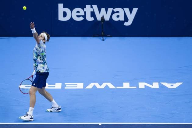 Belgian Zizou Bergs serves during a qualifications match for the European Open Tennis ATP, Tennis Herren tournament, in Antwerp, Sunday 15 October 2023. KRISTOFxVANxACCOM  x77774664x