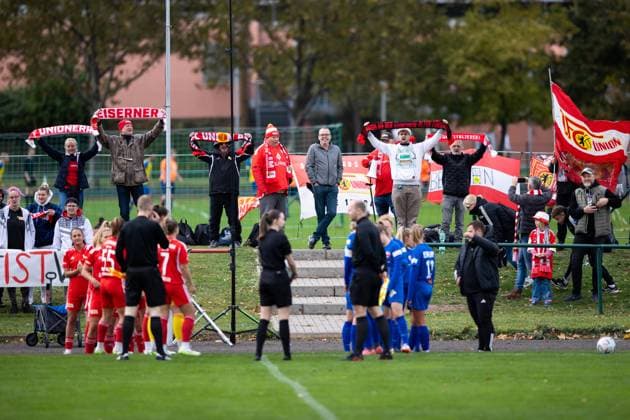 Womens Regionalliga Nordost 1 FFV Erfurt vs 1 FC Union Berlin Erfurt 15 10 2023 1 FC Union Berlin Fans Womens Regionalliga Nordost 1 FFV Erfurt vs 1 FC Union Berlin Hauptplatz Sportforum Johannesplatz Erfurt 15 10 2023 Copyright: xBEAUTIFULxSPORTS Duehringx