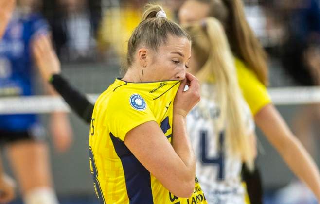 15 10 2023, GER, women, DVV, Supercup, season 2023 2024, SSC Palmberg Schwerin Allianz MTV Stuttgart Laura Emonts SSC Palmberg Schwerin is disappointed Rostock Stadthalle Mecklenburg Vorpommern Germany