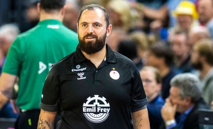15 10 2023, GER, women, DVV, Supercup, season 2023 2024, SSC Palmberg Schwerin Allianz MTV Stuttgart coach Konstantin Bitter Allianz MTV Stuttgart Rostock Stadthalle Mecklenburg Vorpommern Germany