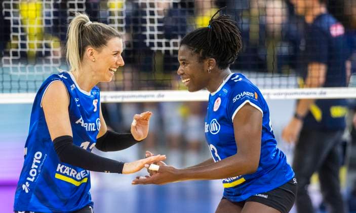 15 10 2023, GER, women, DVV, Supercup, season 2023 2024, SSC Palmberg Schwerin Allianz MTV Stuttgart Britt Bongaerts Allianz MTV Stuttgart purl and Krystal Rivers Allianz MTV Stuttgart, r cheer Rostock Stadthalle Mecklenburg Vorpommern Germany