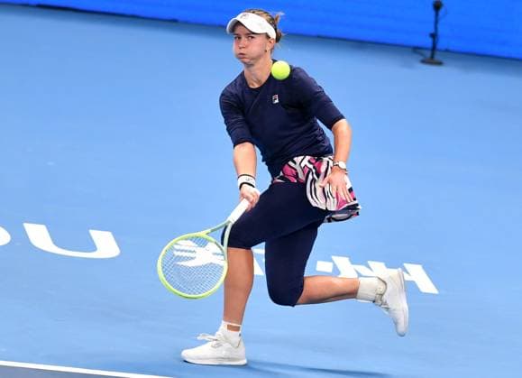 (231015) -- ZHENGZHOU, Oct. 15, 2023 -- Barbora Krejcikova returns the ball during the final match between Zheng Qinwen of China and Barbora Krejcikova of the Czech Republic at the WTA, Tennis Damen World Tour Zhengzhou Open tennis tournament in Zhengzhou, central China s Henan Province, Oct. 15, 2023. ) (SP)CHINA-ZHENGZHOU-TENNIS-WTA TOUR-ZHENGZHOU OPEN(CN) LixJianan 