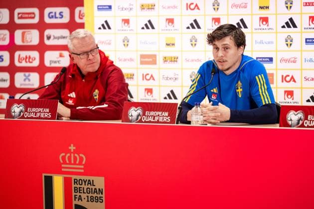 231015 Head coach Janne Andersson and Victor Nilsson Lindelöf of the Swedish national football team during a press conference on October 15, 2023 in Brussels Photo Joel Marklund BILDBYRAN code JM JM JM0536 bbeng fotboll football soccer fotball em kval uefa euro qualifier presskonferens press conference sverige sweden sverige a  Copyright: JOELxMARKLUND BB231015JM068