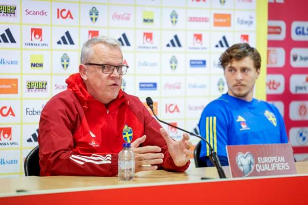 BRUSSELS 20231015 Swedens national team coach Janne Andersson and Victor Nilsson Lindelöf during the national team press conference ahead of the European Championship qualifying match between Sweden and Belgium at the King Baudouin stadium in Brussels, Belgium Brussels Belgium x10430x  Copyright: xChristinexOlsson TTx LANDSLAGET INFÖR EM-KVAL I BELGIEN