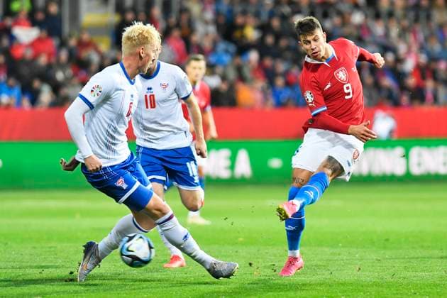 L-R Andrias Edmundsson (FRO) and Adam Hlozek (CZE) in action during the Group E match of the 2024 European Football Championship qualifiers: Czech Republic - Faroe Islands, Pilsen, Czech Republic, on October 15, 2023. (CTKxPhoto MiroslavxChaloupka) CTKPhotoP2023101505874  CTKPhotoP2023101505874