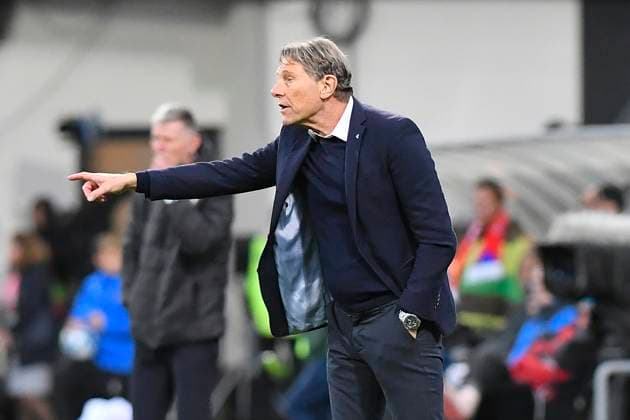 Head coach Hakan Ericson (FRO) instructs his players during the Group E match of the 2024 European Football Championship qualifiers: Czech Republic - Faroe Islands, Pilsen, Czech Republic, on October 15, 2023. (CTKxPhoto MiroslavxChaloupka) CTKPhotoP2023101505906  CTKPhotoP2023101505906