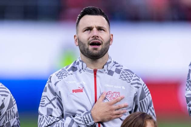 ST GALLEN, SWITZERLAND OCTOBER 15 Renato Steffen of Switzerland as he lines up for the National Anthemsduring the UEFA EURO 2024 European qualifier match between Switzerland and Belarus at Kybunpark on October 15, 2023 in St Gallen, Switzerland St Gallen Kybunpark Sankt Gallen Switzerland Copyright: xJustPictures.ch PascalxKesselmark,xEurasiaxSportxImagesx jp-en-EuSpIm-FIM_0483 20231015