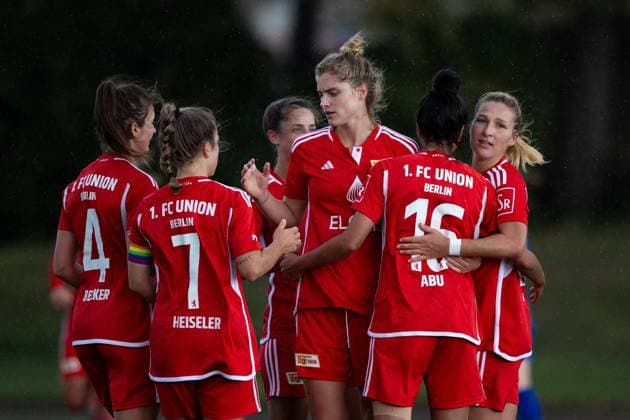 Womens Regionalliga Nordost 1 FFV Erfurt vs 1 FC Union Berlin Erfurt 15 10 2023 Cheers 1 FC Union Berlin Womens Regionalliga Nordost 1 FFV Erfurt vs 1 FC Union Berlin Hauptplatz Sportforum Johannesplatz Erfurt 15 10 2023 Copyright: xBEAUTIFULxSPORTS Duehringx