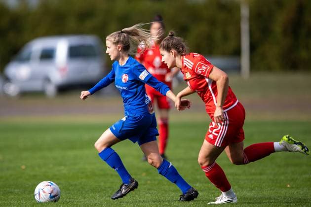 Womens Regionalliga Nordost 1 FFV Erfurt vs 1 FC Union Berlin Erfurt 15 10 2023 Anouk Blaschka 22 1 FC Union Berlin vs Milena Reinhardt 22 1 FFV Erfurt Womens Regionalliga Nordost 1 FFV Erfurt vs 1 FC Union Berlin Hauptplatz Sportforum Johannesplatz Erfurt 15 10 2023 Copyright: xBEAUTIFULxSPORTS Duehringx