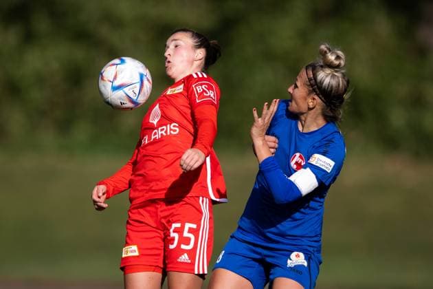 Womens Regionalliga Nordost 1 FFV Erfurt vs 1 FC Union Berlin Erfurt 15 10 2023 Katja Orschmann 55 1 FC Union Berlin vs Mandy Uhl 18 1 FFV Erfurt Womens Regionalliga Nordost 1 FFV Erfurt vs 1 FC Union Berlin Hauptplatz Sportforum Johannesplatz Erfurt 15 10 2023 Copyright: xBEAUTIFULxSPORTS Duehringx