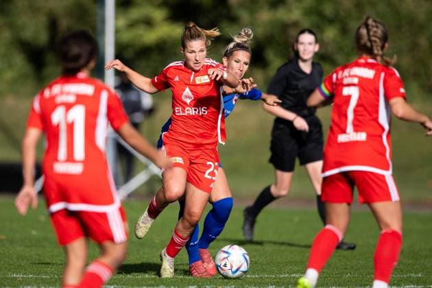 Womens Regionalliga Nordost 1 FFV Erfurt vs 1 FC Union Berlin Erfurt 15 10 2023 Dina Sophia Orschmann 25 1 FC Union Berlin vs Mandy Uhl 18 1 FFV Erfurt Womens Regionalliga Nordost 1 FFV Erfurt vs 1 FC Union Berlin Hauptplatz Sportforum Johannesplatz Erfurt 15 10 2023 Copyright: xBEAUTIFULxSPORTS Duehringx