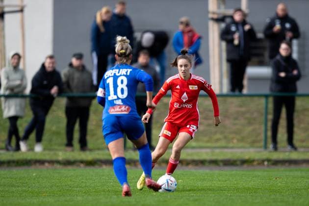 Womens Regionalliga Nordost 1 FFV Erfurt vs 1 FC Union Berlin Erfurt 15 10 2023 Sophie Trojahn 19 1 FC Union Berlin vs Mandy Uhl 18 1 FFV Erfurt Womens Regionalliga Nordost 1 FFV Erfurt vs 1 FC Union Berlin Hauptplatz Sportforum Johannesplatz Erfurt 15 10 2023 Copyright: xBEAUTIFULxSPORTS Duehringx