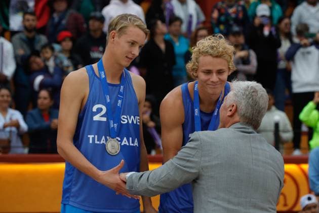 FIVB Beach volleyball, Beachvolleyball World Championships Medal Ceremony October 15, 2023, Tlaxcala, Mexico: Silver medalist David Ahman and Jonatan Hellvig of Sweden pose during the medal ceremony for the Men s Beach Volleyball World Championship, WM, Weltmeisterschaft Final. October 15, 2023 in Tlaxcala, Mexico.(Photo by Essene Hernandez Eyepix Group) Copyright: xEssenexHernandez xEyepixxGroupx EH_15102023_101657