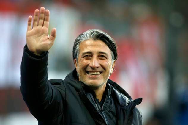 ST GALLEN, SWITZERLAND - OCTOBER 15: Murat Yakin head coach of Switzerland grreets the fans ,prior the UEFA EURO, EM, Europameisterschaft,Fussball 2024 European qualifier match between Switzerland and Belarus at Kybunpark on October 15, 2023 in St Gallen, Switzerland. SPO 