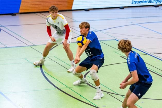 15 10 2023, GER, 2 BL Maenner Sued, Volleyball, Season 2023 2024, Blue Volleys Gotha Volley YoungStars Friedrichshafen Gudermuth, Felix Volley YoungStars Friedrichshafen Gotha Ernestiner Halle Thuringia Germany