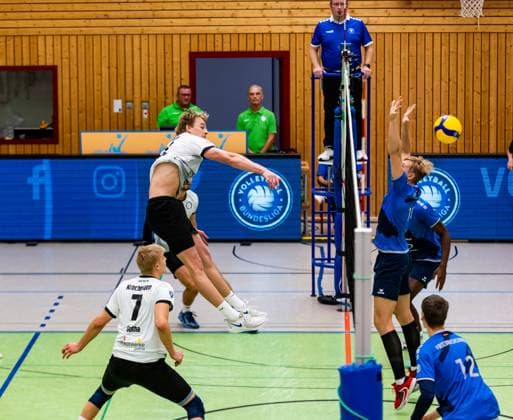 15 10 2023, GER, 2 BL Maenner Sued, Volleyball, Season 2023 2024, Blue Volleys Gotha Volley YoungStars Friedrichshafen Harrison Paul McBean Blue Volleys Gotha Fedorov, Ruslan Volley YoungStars Friedrichshafen Gotha Ernestiner Halle Thuringia Germany