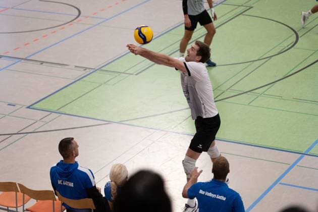 15 10 2023, GER, 2 BL Maenner Sued, Volleyball, Season 2023 2024, Blue Volleys Gotha Volley YoungStars Friedrichshafen Erik Niederluecke Blue Volleys Gotha Ernestiner Halle Thuringia Germany