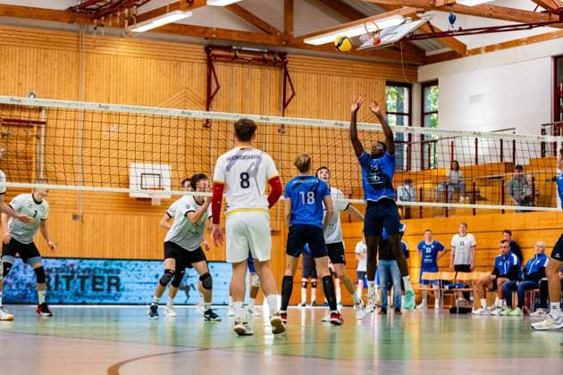 15 10 2023, GER, 2 BL Maenner Sued, Volleyball, Season 2023 2024, Blue Volleys Gotha Volley YoungStars Friedrichshafen Woumnga, Christian Volley YoungStars Friedrichshafen Gotha Ernestiner Halle Thuringia Germany
