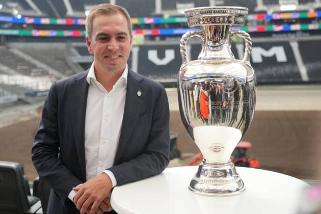 Tournament Director EURO 2024 Philipp Lahm with the Henri Delaunay Cup 16 10 2023 EURO 2024 Partnership DFB VDV