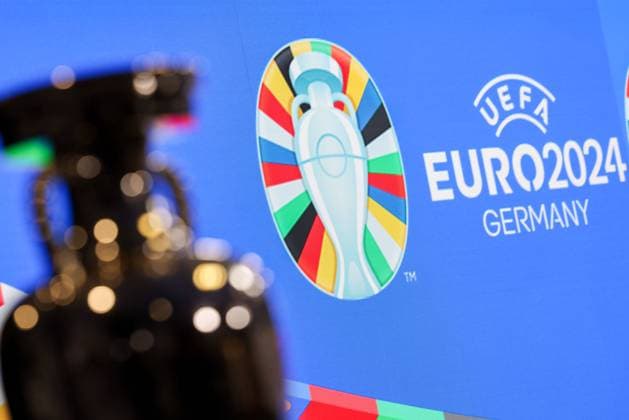 Frankfurt am Main on 16 October 2023 Deutsche Bank Park media event of EURO 2024 GmbH v l , Henri Delaunay cup, in the background logo UEFA EURO2024 Germany Copyright: JoaquimxFerreira