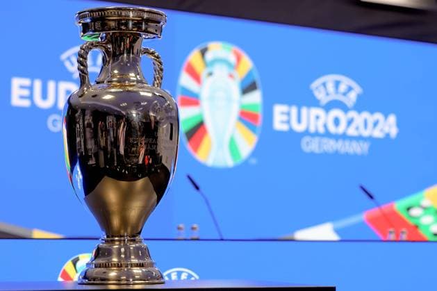 Frankfurt am Main on 16 October 2023 Deutsche Bank Park media event of EURO 2024 GmbH v l , Henri Delaunay cup, in the background logo UEFA EURO2024 Germany Copyright: JoaquimxFerreira