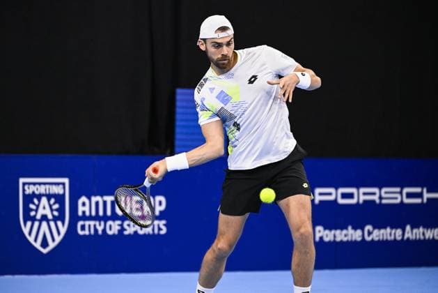 French Benjamin Bonzi pictured in action during a qualifications match for the European Open Tennis ATP, Tennis Herren tournament, in Antwerp, Monday 16 October 2023. LAURIExDIEFFEMBACQ  x77849532x