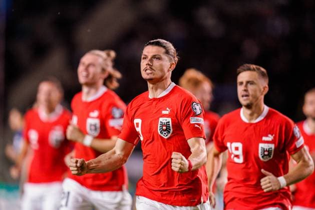 Bilder des Jahres 2023, Sport 10 Oktober Sport Themen der Woche KW42 Sport Bilder des Tages SOCCER - EURO 2024 Quali, AZE vs AUT BAKU, AZERBAIJAN,16.OCT.23 - SOCCER - European Qualifiers 2024, OEFB international match, Länderspiel, Nationalmannschaft Azerbaijan vs Austria. Image shows the rejoicing of Marcel Sabitzer (AUT) and his team.  GEPAxpictures xJohannesxFriedl