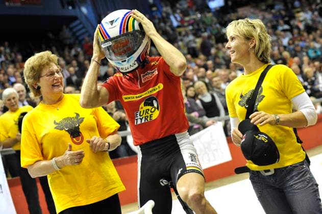 20091129 Cycling Track : 69e Zesdaagse Vlaanderen - Gent RISI Bruno (Sui) Afscheid Farewell Parents Wife Ouders Familie Vrouw Femme Famille 6 Jours de Gand Six Days Ghent Kuipke photo Luc Claessen Gent Gand Ghent Belgium Belgique Belgie  Copyright: xLUCxCLAESSENx 322560