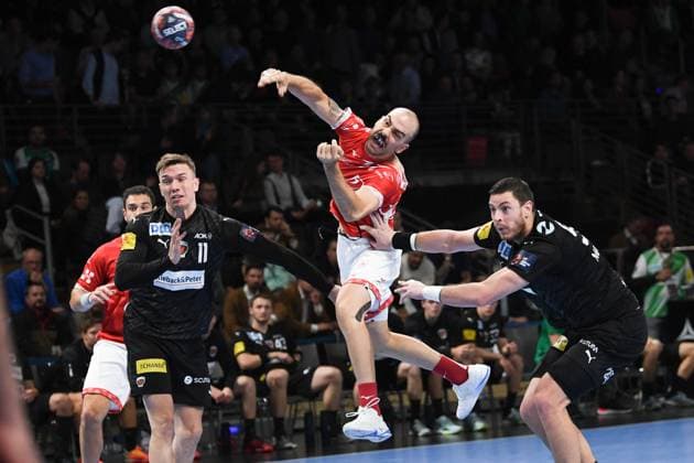 Bilder des Jahres 2023, Sport 10 Oktober Sport Themen der Woche KW42 Sport Bilder des Tages EHF European League, Fuechse Berlin vs Chambery Savoie Mont Blanc Handball. Berlin, 17.10.2023 Alejandro Costoya Rodriguez (Chambery Savoie Mont Blanc Handball, 37) EHF European League, Fuechse Berlin vs Chambery Savoie Mont Blanc Handball, Max Schmeling Halle, Berlin 17.10.2023 *** EHF European League, Fuechse Berlin vs Chambery Savoie Mont Blanc Handball Berlin, 17 10 2023 Alejandro Costoya Rodriguez Chambery Savoie Mont Blanc Handball, 37 EHF European League, Fuechse Berlin vs Chambery Savoie Mont Blanc Handball, Max Schmeling Halle, Berlin 17 10 2023 Copyright: xBEAUTIFULxSPORTS LucianoxLimax