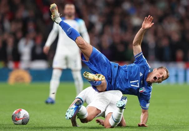 London, England, 17th October 2023. Davide Frattesi of Italy is fouled by Kalvin Phillips of England who then receives a yellow card during the UEFA European Championship, EM, Europameisterschaft Qualifying match at Wembley Stadium, London. Picture credit should read: David Klein Sportimage EDITORIAL USE ONLY. No use with unauthorised audio, video, data, fixture lists, club league logos or live services. Online in-match use limited to 120 images, no video emulation. No use in betting, games or single club league player publications. SPI-2649-0030