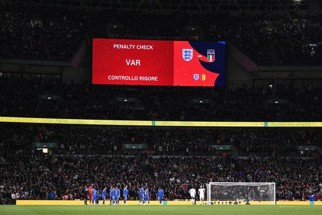 Foto Fabio Ferrari LaPresse 17 Ottobre 2023 - Londra, Inghilterra - calcio - Inghilterra vs Italia - Qualificazioni Euro 2024 - Group C - Stadio Wembley. Nella foto: check VAR rigore Inghilterra October 17, 2023 London, United Kingdom - sport, calcio -England vs Italy -European Qualifiers 2024 - Group C - Wembley Stadium. In the pic: Var Check penality Eng  Copyright: xFabioxFerrari LaPressex