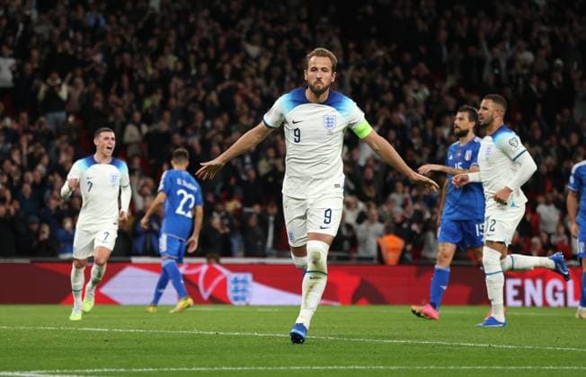 Bilder des Jahres 2023, Sport 10 Oktober Sport Themen der Woche KW42 Harry Kane (E) celebrates scoring for England (1-1) at the England v Italy UEFA EURO, EM, Europameisterschaft,Fussball 2024 Qualifier match at Wembley Stadium, London, UK on 17th October, 2023. 