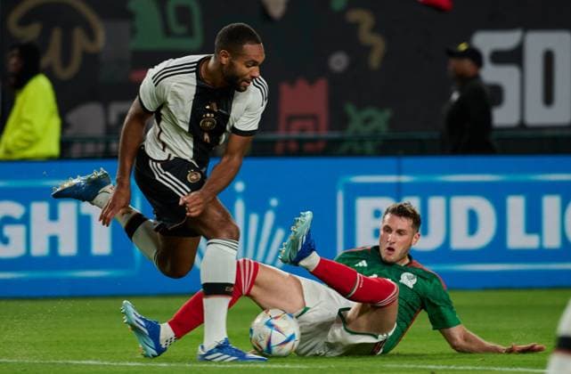 RECORD DATE NOT STATED Seleccion Mexico 2023 Mexico 2-2 Germany (L-R), Jonathan Tah of Germany and Santiago Gimenez of Mexico during the game Mexican national team, Nationalteam (Mexico) vs Germany, the friendly preparation, at Lincoln Financial Field Stadium, on October 17, 2023. <br><br> (I-D), Jonathan Tah de Alemania y Santiago Gimenez de Mexico durante el partido Seleccion Mexicana (Mexico) vs Alemania, amistoso de preparacion en el Lincoln Financial Field Stadium, el 17 de Octubre de 2023. PHILADELPHIA PENSILVANIA UNITED STATES  Copyright: xDavidxLeahx 20231017202301_SMN_23_AM_MEX_GER_TAH162