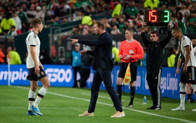 RECORD DATE NOT STATED Seleccion Mexico 2023 Mexico 2-2 Germany Leon Goretzka and Julian Nagelsmann head coach of Germany during the game Mexican national team, Nationalteam (Mexico) vs Germany, the friendly preparation, at Lincoln Financial Field Stadium, on October 17, 2023. <br><br> Leon Goretzka y Julian Nagelsmann Director Tecnico de Leon durante el partido Seleccion Mexicana (Mexico) vs Alemania, amistoso de preparacion en el Lincoln Financial Field Stadium, el 17 de Octubre de 2023. PHILADELPHIA PENSILVANIA UNITED STATES  Copyright: xDavidxLeahx 20231017211819_SMN_23_AM_MEX_GER_NAGELSMANN206