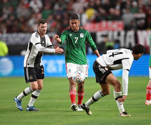 18 10 2023, Soccer National Teams Friendlies 2023, International Match, Mexico Germany, at Lincoln Financial Field Philadelphia, PA , v lI Pascal Groß Germany , Luis Romo Mexico Jamal Musiala Germany