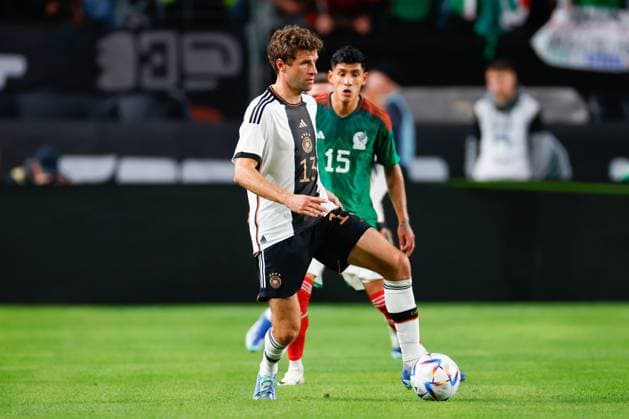 PHILADELPHIA, PA - OCTOBER 17: Thomas Muller 13 of Germany controls the ball during the International Friendly, Länderspiel, Nationalmannschaft between Germany and Mexico at Lincoln Financial Field on October 17, 2023 in Philadelphia, Pennsylvania. (Photo by Rich Graessle Icon Sportswire) SOCCER: OCT 17 Mexico vs Germany EDITORIAL USE ONLY Icon23101825589