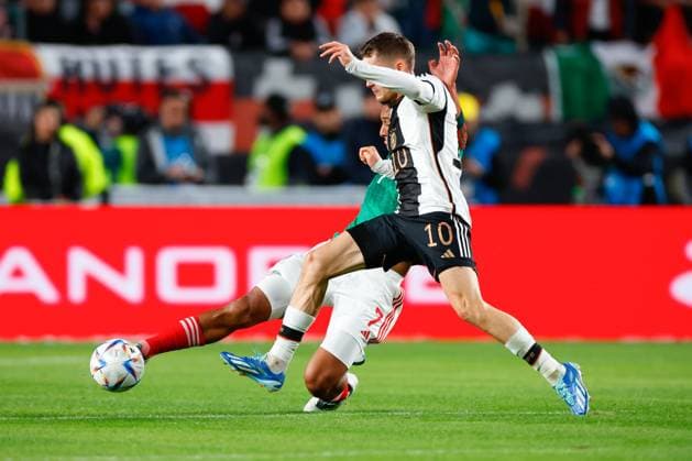 PHILADELPHIA, PA - OCTOBER 17: Florian Wirtz 10 of Germany battles Luis Romo 7 of Mexico during the International Friendly, Länderspiel, Nationalmannschaft between Germany and Mexico at Lincoln Financial Field on October 17, 2023 in Philadelphia, Pennsylvania. (Photo by Rich Graessle Icon Sportswire) SOCCER: OCT 17 Mexico vs Germany EDITORIAL USE ONLY Icon23101825601