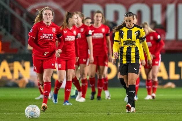 231018 Rusul Rosa Kafaji of Häcken looks dejected during the UEFA Women s Champions League qualifying match between Twente and Häcken on October 18, 2023 in Enschede Photo Mathias Bergeld BILDBYRAN kod MB MB0749 fotboll football soccer fotball champions league champions league qualification twente häcken dam bbeng kval qualifier qualification qualification depp  Copyright: MATHIASxBERGELD BB231018MB045