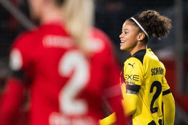231018 Felicia Schröder of Häcken celebrates after scoring 1 2 during the UEFA Women s Champions League qualifying match between Twente and Häcken on October 18, 2023 in Enschede Photo Mathias Bergeld BILDBYRAN kod MB MB0749 fotboll football soccer fotball champions league champions league qualification twente häcken dam bbeng kval qualifier qualification jubel  Copyright: MATHIASxBERGELD BB231018MB066