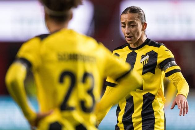231018 Rusul Rosa Kafaji of Häcken during the UEFA Women s Champions League qualifying match between Twente and Häcken on October 18, 2023 in Enschede Photo Mathias Bergeld BILDBYRAN kod MB MB0749 fotboll soccer fotball champions league champions league qualification twente häcken dam bbeng kval qualifier qualification  Copyright: MATHIASxBERGELD BB231018MB071