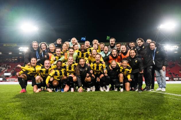 231018 Players of Häcken celebrate after the UEFA Women s Champions League qualifying match between Twente and Häcken on October 18, 2023 in Enschede Photo Mathias Bergeld BILDBYRAN kod MB MB0749 fotboll football soccer fotball champions league champions league qualification twente häcken dam bbeng kval qualifier qualification jubel  Copyright: MATHIASxBERGELD BB231018MB081