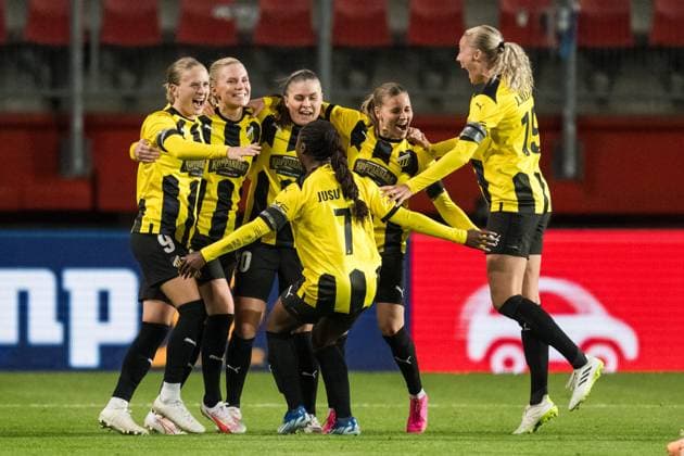 231018 Players of Häcken celebrate after the UEFA Women s Champions League qualifying match between Twente and Häcken on October 18, 2023 in Enschede Photo Mathias Bergeld BILDBYRAN kod MB MB0749 fotboll football soccer fotball champions league champions league qualification twente häcken dam bbeng kval qualifier qualification jubel  Copyright: MATHIASxBERGELD BB231018MB089